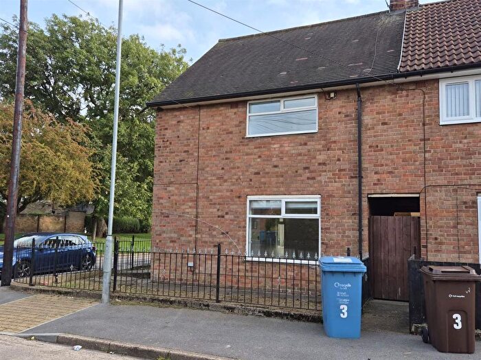 3 Bedroom End Of Terrace House To Rent In Holcombe Close, Hull, HU8