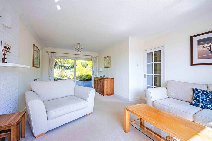 2 Bedroom Bungalow For Sale In Brownlow Rise, Totternhoe, Central Bedfordshire, LU6