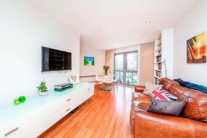 2 Bedroom Apartment To Rent In Hoxton Square, Shoreditch, N1