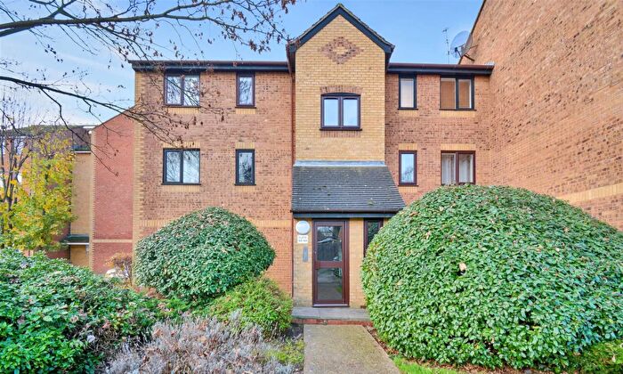 1 Bedroom Flat To Rent In Burket Close, Southall, Greater London, UB2