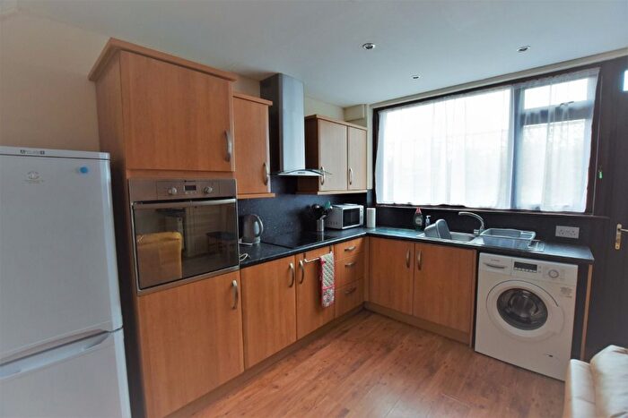 4 Bedroom Flat To Rent In Gallowgate, Aberdeen, AB25