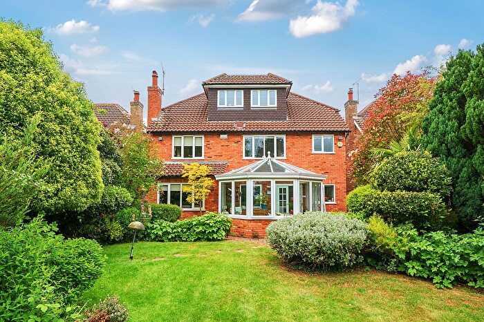 5 Bedroom Detached House For Sale In Long Lane, Bovingdon, HP3