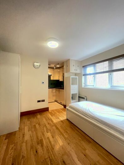 Studio To Rent In Modern Studio Apartment, Chatsworth Road -, Fully Self Contained, E5