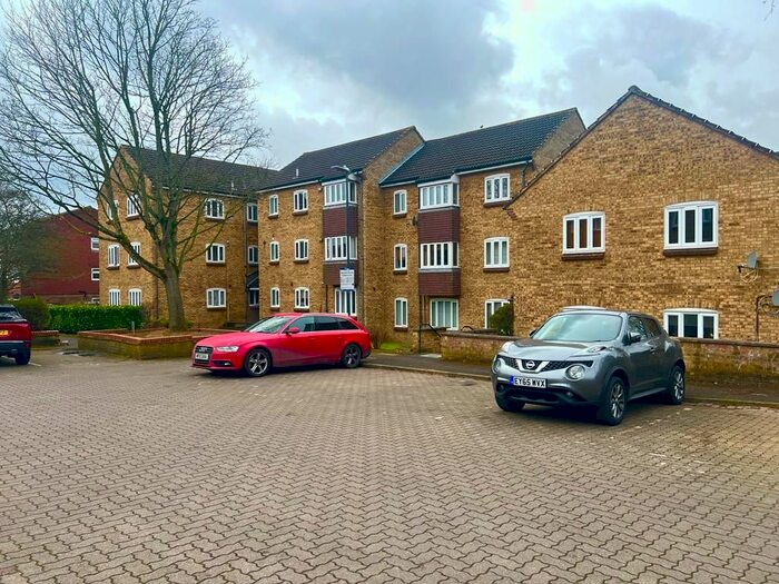2 Bedroom Flat To Rent In Dromey Gardens, Harrow Weald, Harrow, HA3