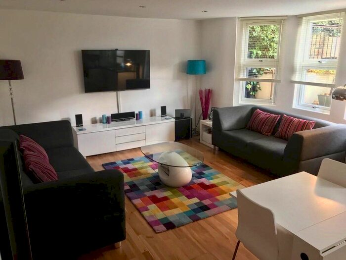 2 Bedroom Flat To Rent In Outram Road, Addiscombe, Croydon, CR0