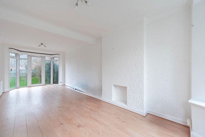 3 Bedroom Semi Detached House To Rent In Bush Grove, Stanmore, HA7