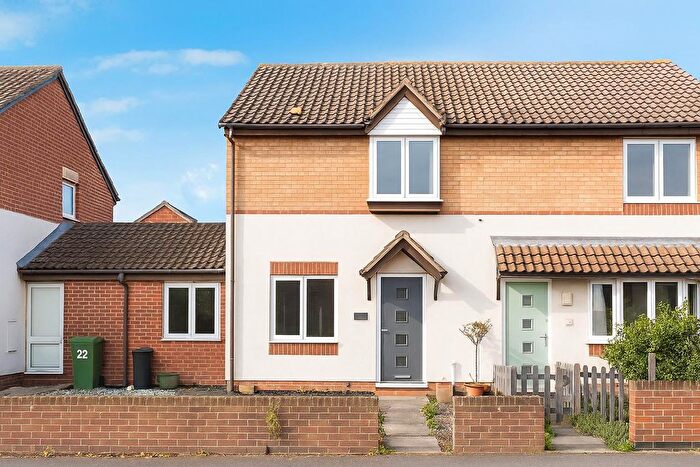 2 Bedroom Semi Detached House For Sale In Craven Way, Barrs Court, Bristol, BS30
