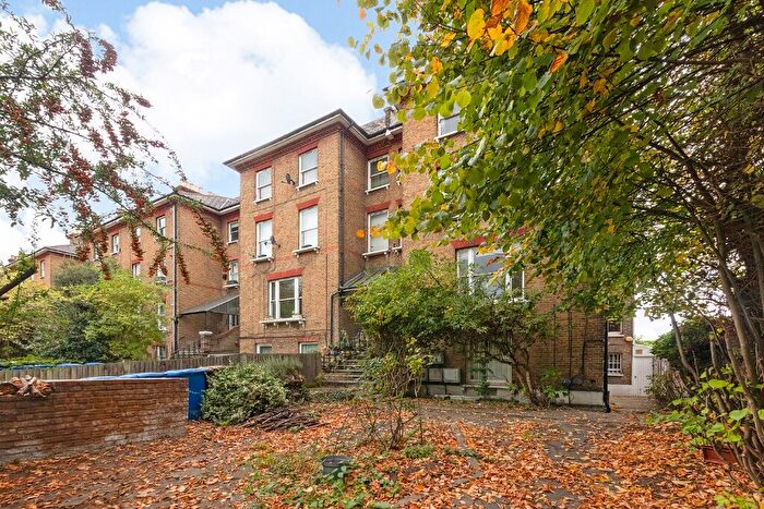 1 Bedroom Flat For Sale In Peckham Rye, London, SE22