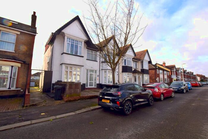 1 Bedroom Flat To Rent In Grove Hill, South Woodford E18