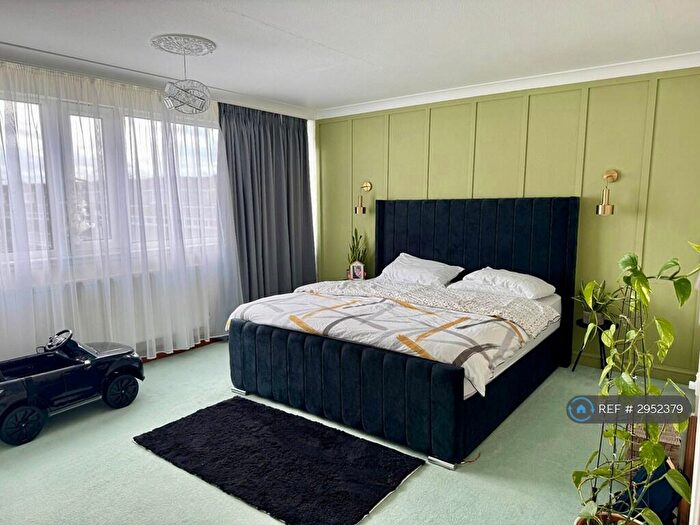 2 Bedroom Flat To Rent In Fair Acres, Bromley, BR2