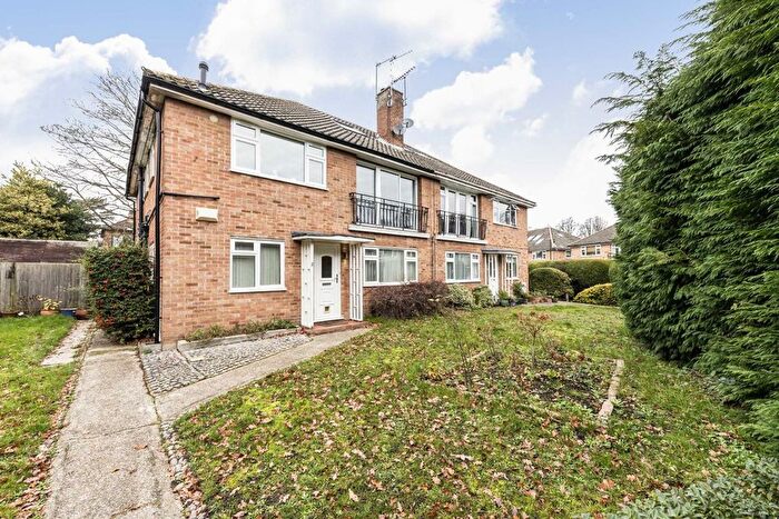 3 Bedroom Flat To Rent In Shaef Way, Teddington, TW11