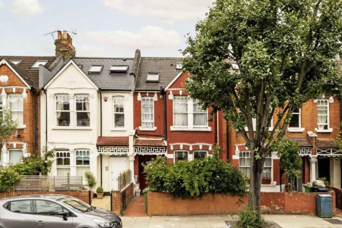 2 Bedroom Flat To Rent In Adelaide Grove, London, W12