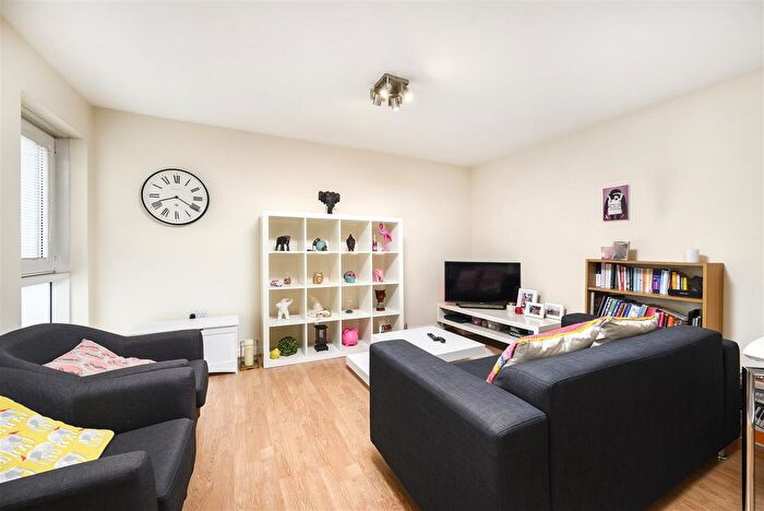 1 Bedroom Flat To Rent In Commercial Road, London, E14