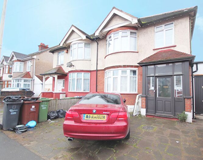 3 Bedroom Property To Rent In Whalebone Lane North, Chadwell Heath, Romford, RM6