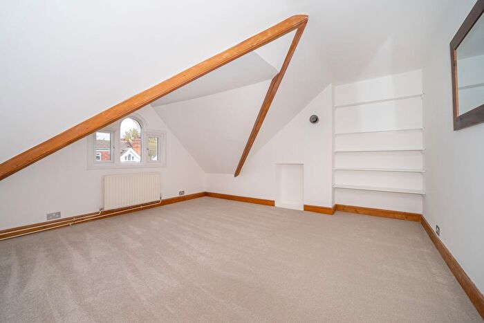 1 Bedroom Flat To Rent In Effingham Road, Long Ditton, KT6