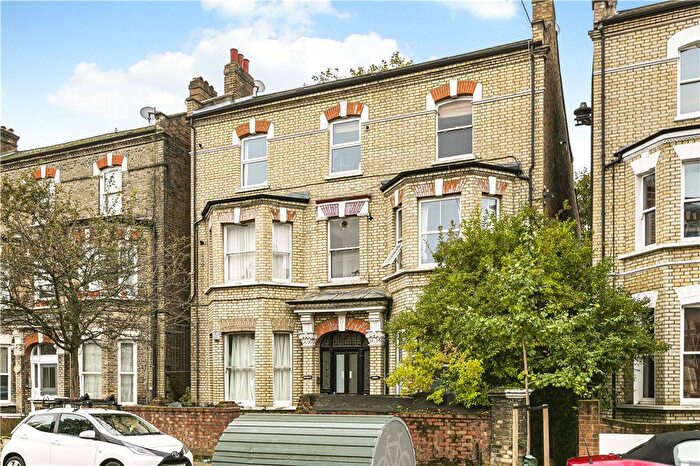 3 Bedroom Flat To Rent In Lambert Road, London, SW2