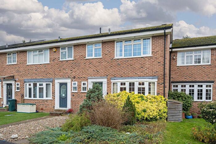 3 Bedroom Property For Sale In Birchwood Grove, Hampton, TW12