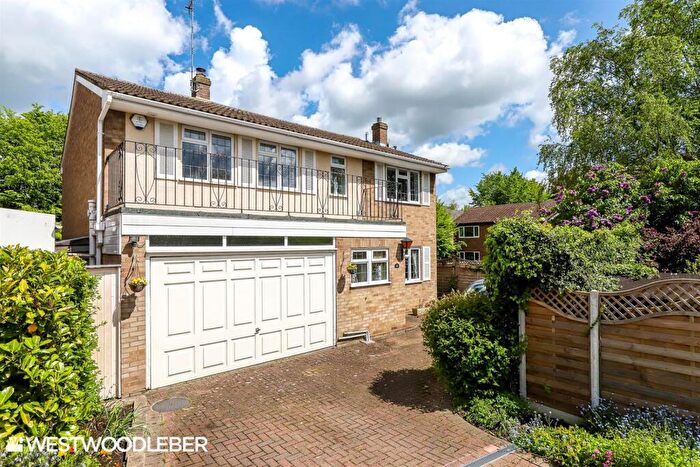 4 Bedroom Detached House For Sale In Howfield Green, Hoddesdon, EN11