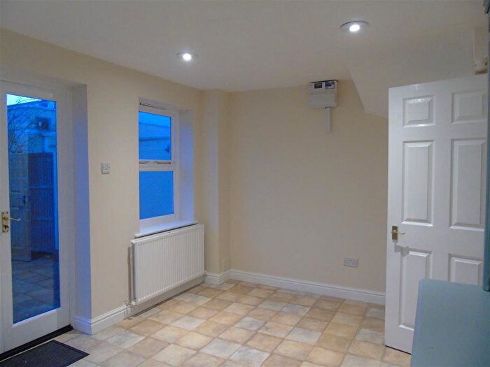 4 Bedroom Terraced House To Rent In Pipit Walk, Watermead, Aylesbury, HP19