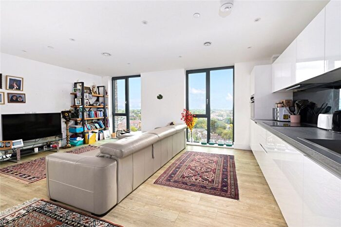 2 Bedroom Flat For Sale In London Road, Staines, Surrey, TW18