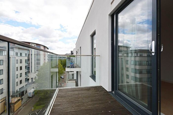 1 Bedroom Flat To Rent In Flat Canons Gate, Canons Way, Bristol, BS1