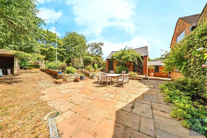 6 Bedroom Semi-Detached House For Sale In Church End, Leckhampstead, Buckingham, MK18