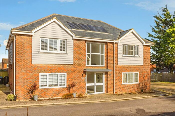 2 Bedroom Flat For Sale In Franks Close, Burgess Hill, RH15