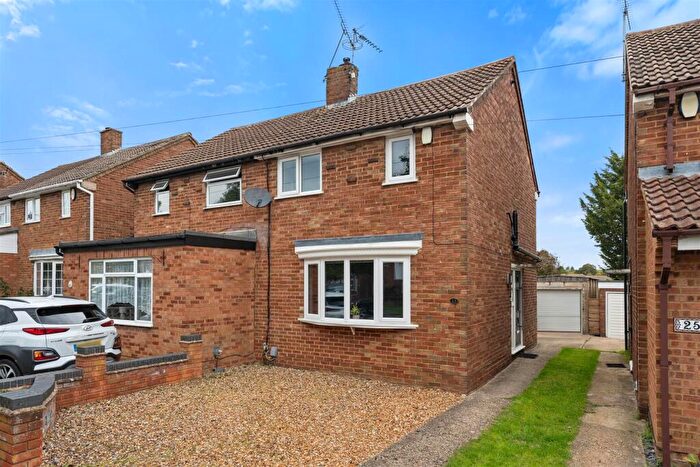 3 Bedroom Semi-Detached House For Sale In Wandon Close, Luton, LU2