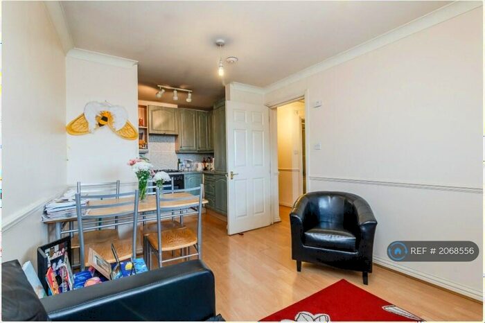 1 Bedroom Flat To Rent In Mile End Road, London, E1