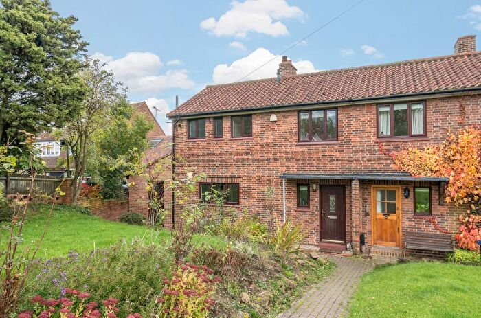 3 Bedroom Property To Rent In Frith Manor Farm Cottages, Lullington Garth, London, N12