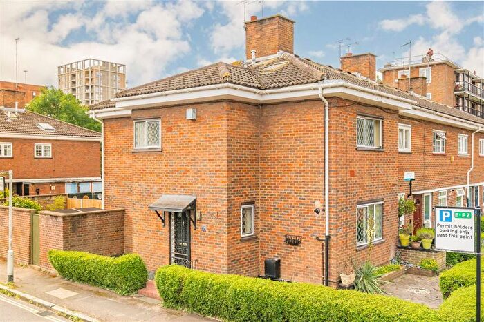3 Bedroom Property For Sale In Phelp Street, Walworth, SE17