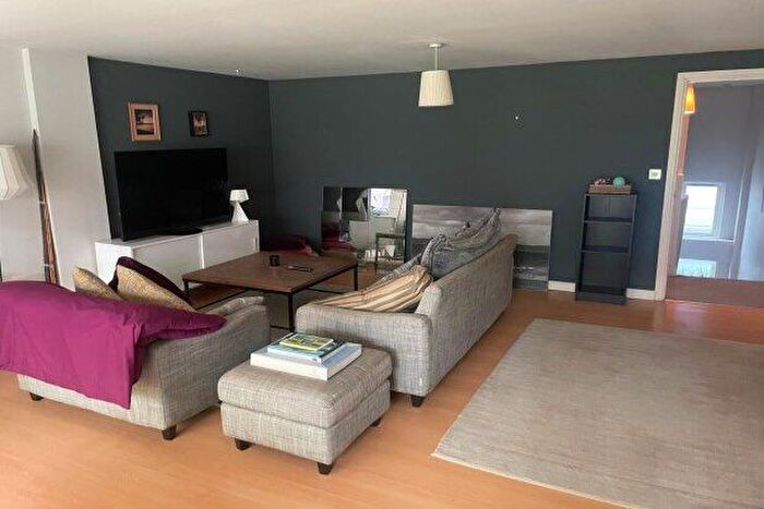 2 Bedroom Flat To Rent In Concord Street, Leeds, LS2