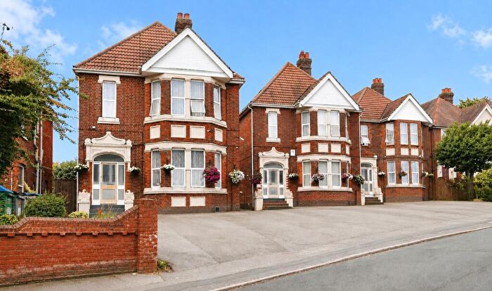 27 Bedroom Detached House For Sale In Thorold Road, Southampton, SO18