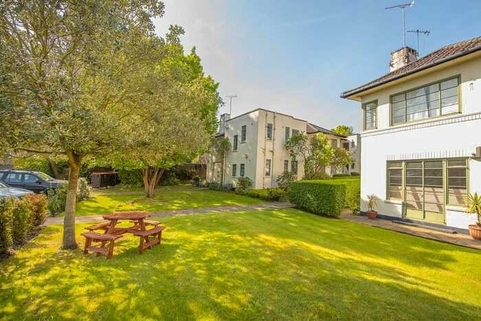 4 Bedroom Flat To Rent In Colebrook Close, London, SW15