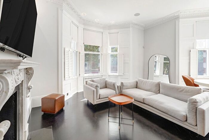 2 Bedroom Flat To Rent In Observatory Gardens, Kensington, London, W8