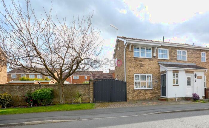 2 Bedroom Town House To Rent In Hartland Avenue, Sothall, S20