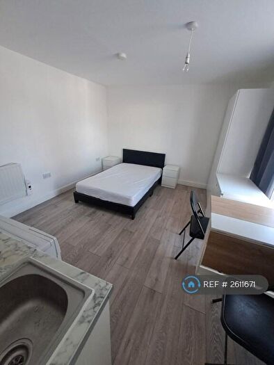 Studio To Rent In Barfields, Loughton, IG10