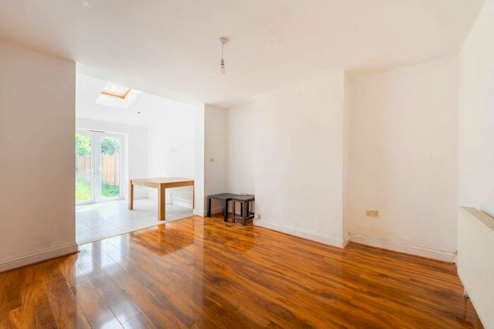 3 Bedroom Semi-Detached House To Rent In Ballogie Avenue, Neasden, London, NW10