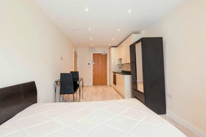 Studio To Rent In Brixton Road, Brixton, London, SW9