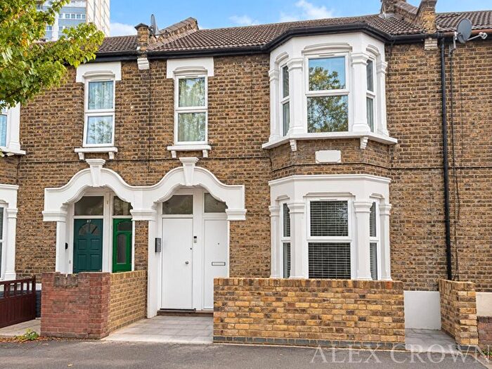 2 Bedroom Flat To Rent In Carson Road, Canning Town, E16