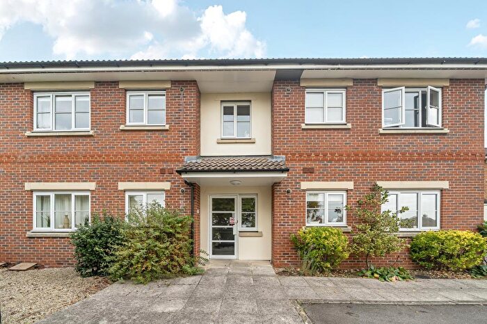 2 Bedroom Apartment To Rent In Chestnut Road, Botley, OX2