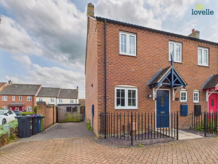 3 Bedroom Semi-Detached House For Sale In Crowder Close, Bardney, LN3