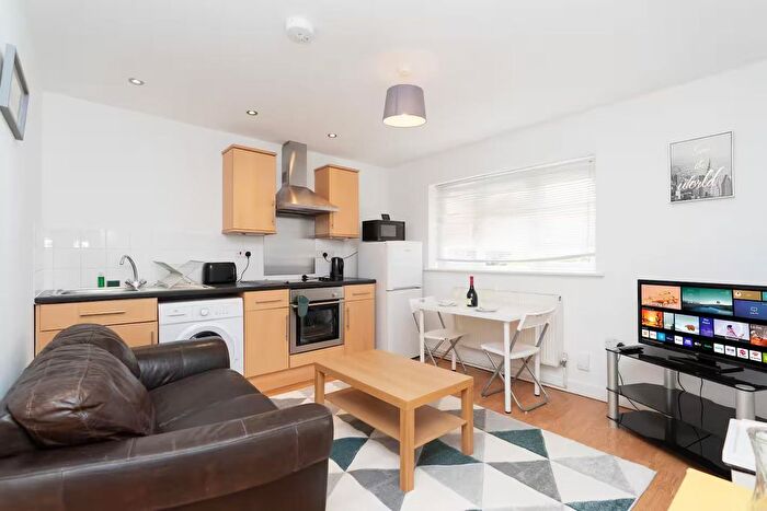 2 Bedroom Flat To Rent In Bournemouth Road, Chandler's Ford, Eastleigh, SO53