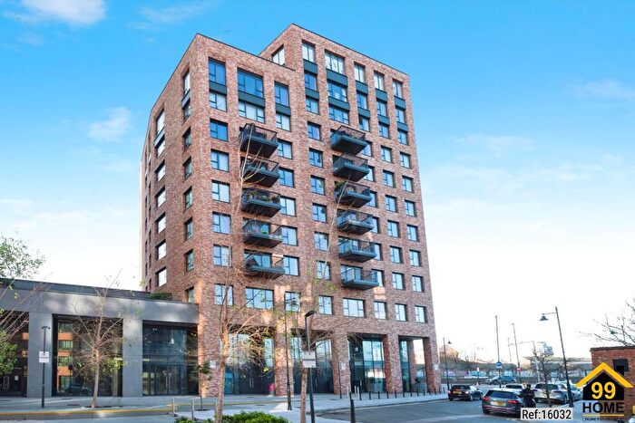 2 Bedroom Apartment For Sale In Headwater Point, London, E3