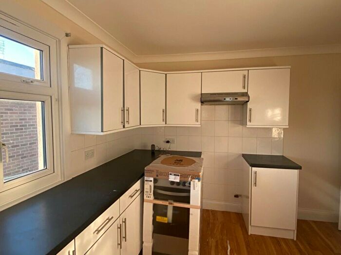 1 Bedroom Flat To Rent In Hart Road, Benfleet, Essex, SS7