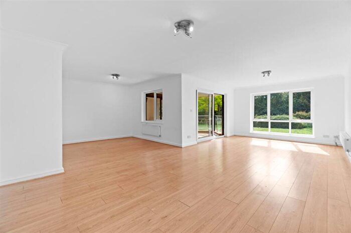 3 Bedroom Flat For Sale In Blyth Road, BR1