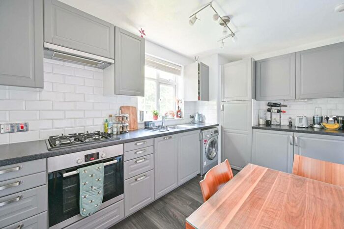 2 Bedroom Flat To Rent In Braganza Street, Kennington, London, SE17