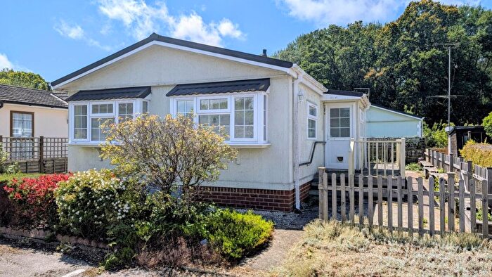 Park Home For Sale In Whitehill Park, Whitehill, Hampshire, GU35