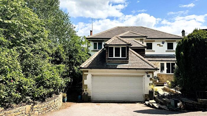 4 Bedroom Detached House For Sale In Hall Drive, Bramhope, LS16