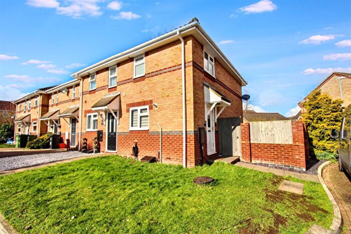 2 Bedroom End Of Terrace House To Rent In Derby Close, Langdon Hills, Basildon, SS16